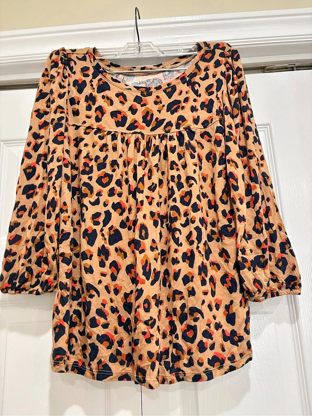 Loft Outlet Animal Print Blouse in Tan, Orange & Navy Size XS/P Like New